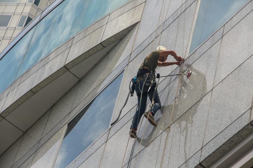 VRT Vasic Gebäudereinigung Glasreinigung und Umzug